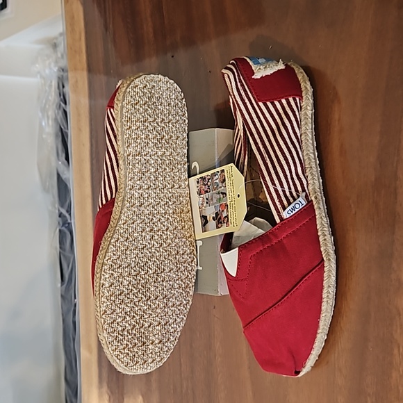 Tom's casual flats, red with red stripes. - Picture 5 of 7